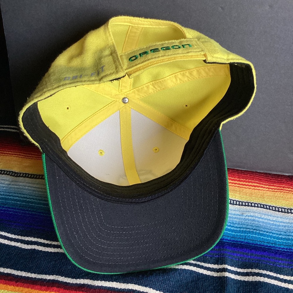 Nike classic 99 Oregon ducks SnapBack hat - Picture 10 of 11